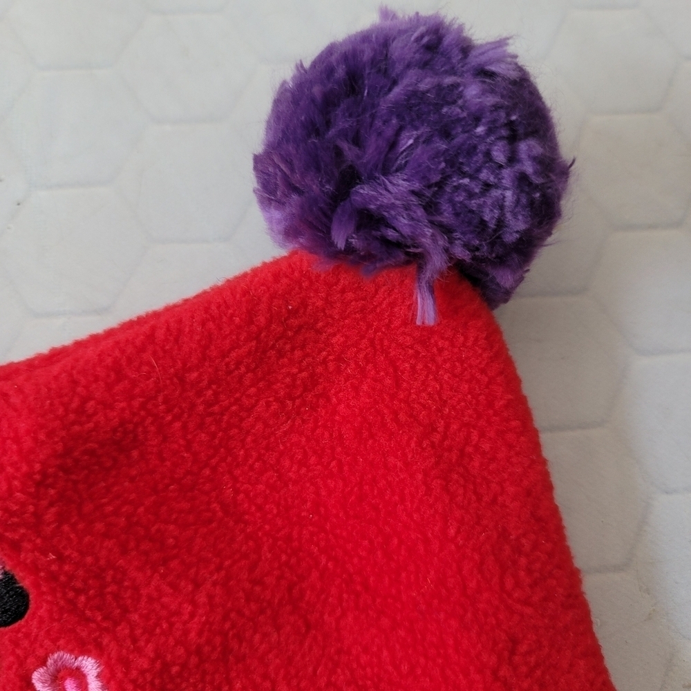 Disney Store Exclusive 3/4 Red Pom Pom Fleece Beanie Hat Minnie Mouse Daisy Duck - Picture 6 of 8